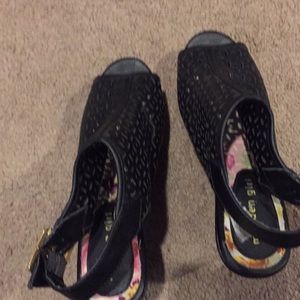 Madden Girl Black Platform